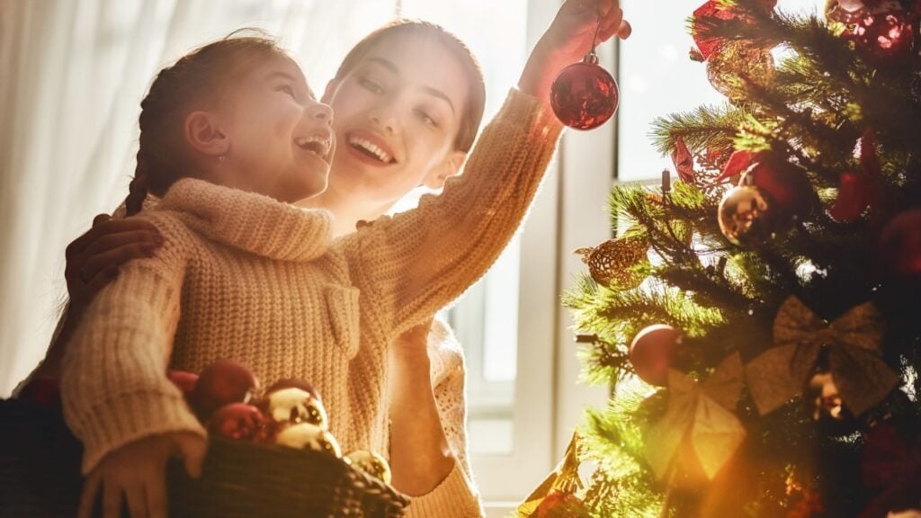 Frugal Ways To Decorate for Christmas This Year